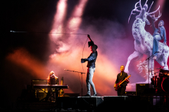 Jeff-Owen-Suede-Bret-Swings-the-Mic-9