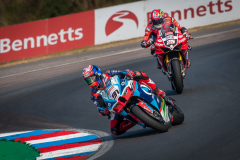 Jim-Munday-Leon-Haslam-Leading-9